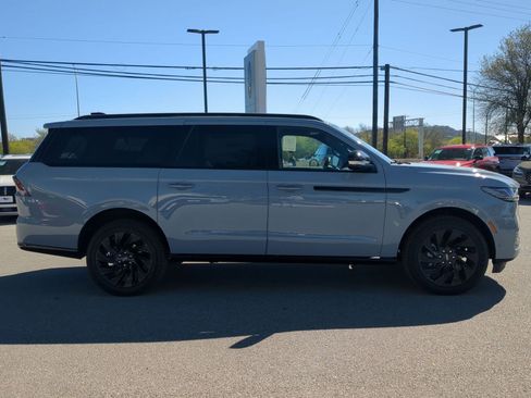 New 2025 Lincoln Navigator L Reserve w/ Jet Appearance Package image 2