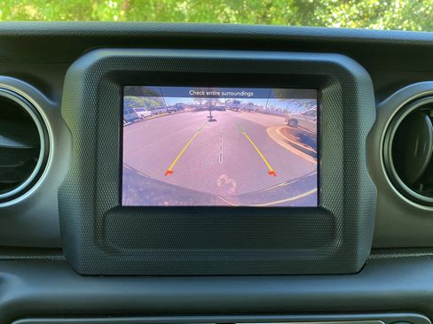 Used 2020 Jeep Wrangler Unlimited Sport image 27