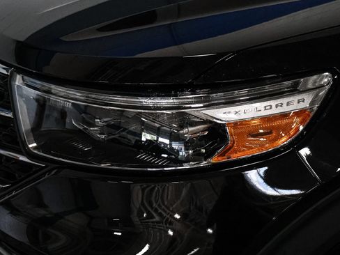 Used 2024 Ford Explorer XLT w/ Equipment Group 202A AWD/4WD image 14