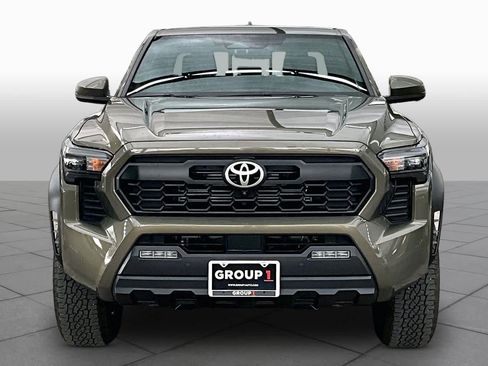 Used 2024 Toyota Tacoma TRD Off-Road w/ TRD Off Road Premium Package AWD/4WD image 4