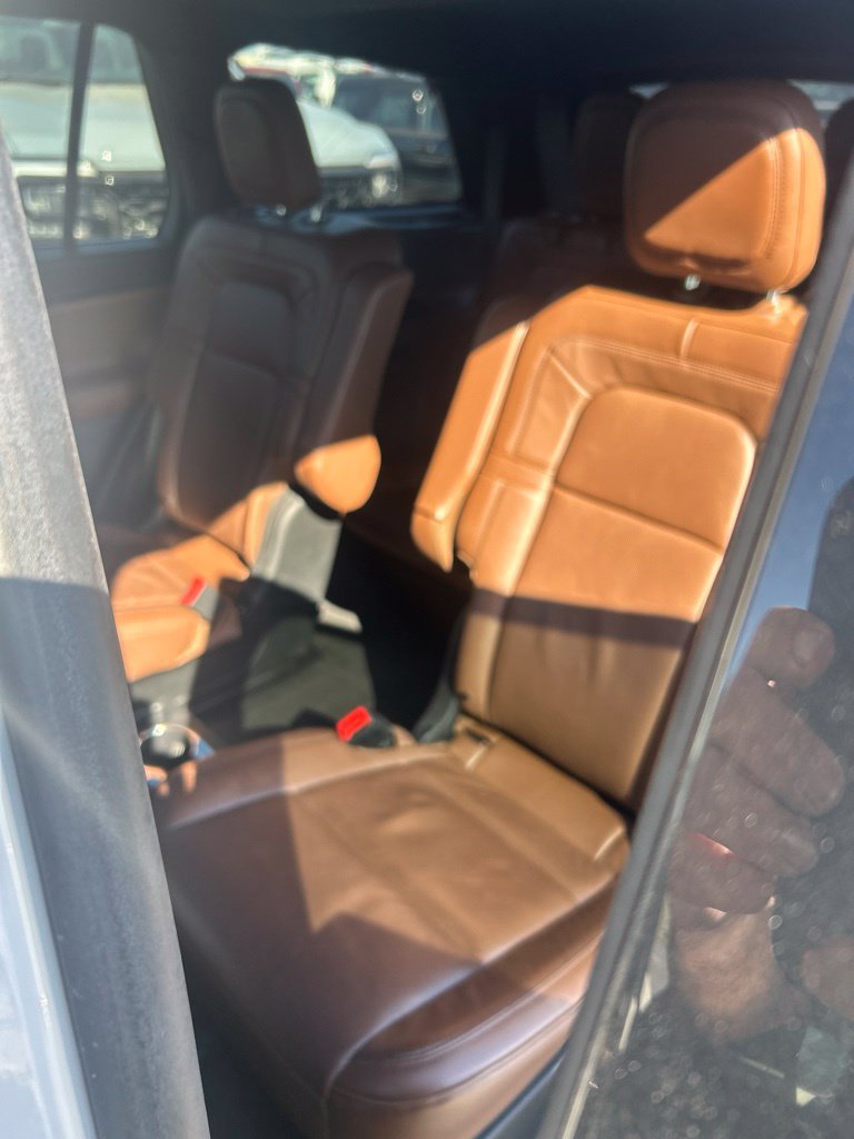 Used 2023 Lincoln Aviator Reserve w/ Equipment Group 201A RWD image 6