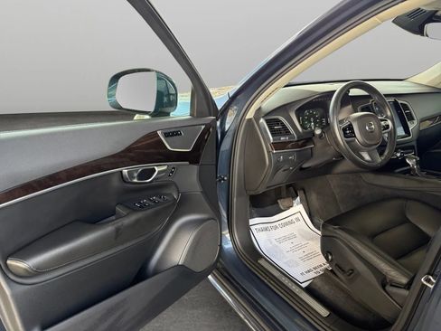 Used 2019 Volvo XC90 T5 Momentum image 9