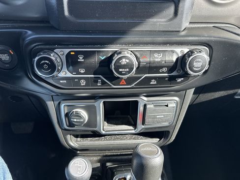 Used 2023 Jeep Gladiator Sport image 27