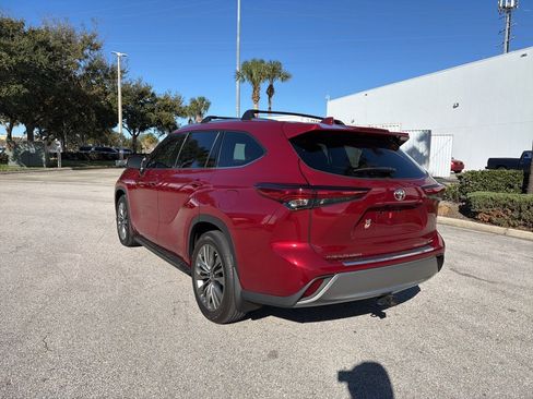 Used 2021 Toyota Highlander Platinum image 3