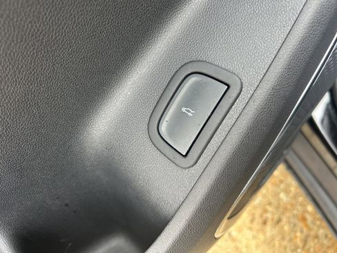 Used 2025 GMC Acadia Elevation image 18