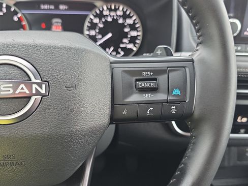Used 2025 Nissan Rogue SV AWD/4WD image 18