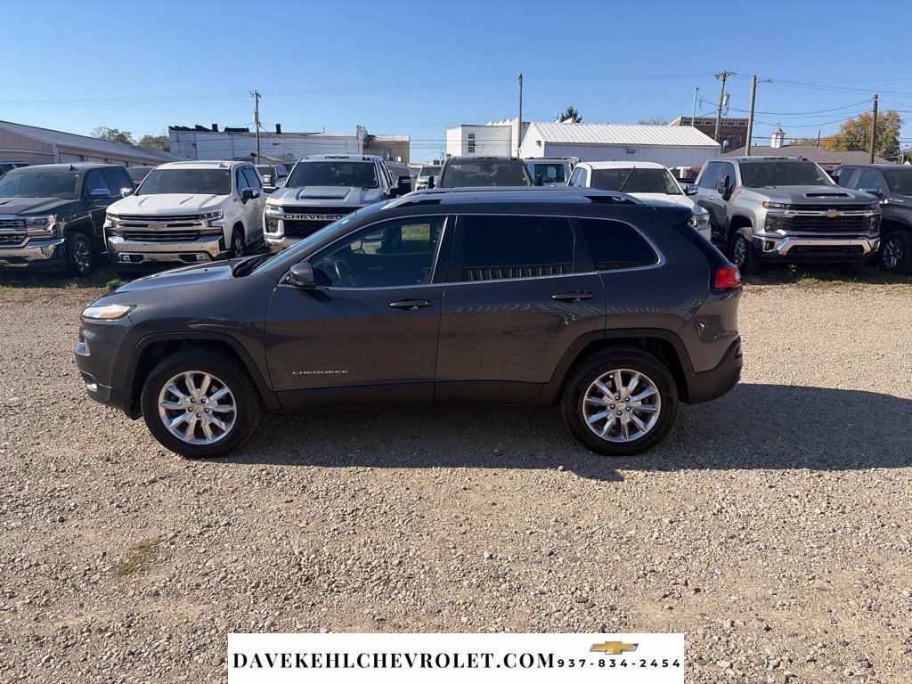 Used 2015 Jeep Cherokee Limited w/ Luxury Group AWD/4WD image 2