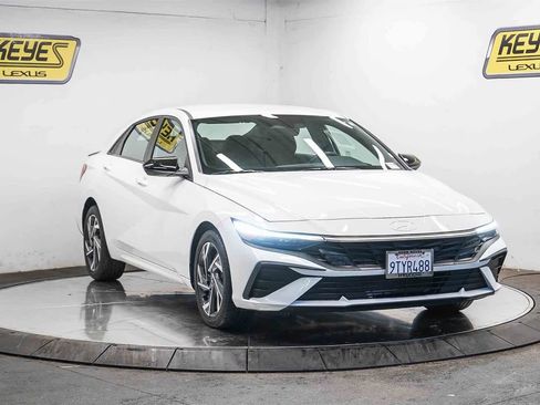 Used 2025 Hyundai Elantra Sport image 5