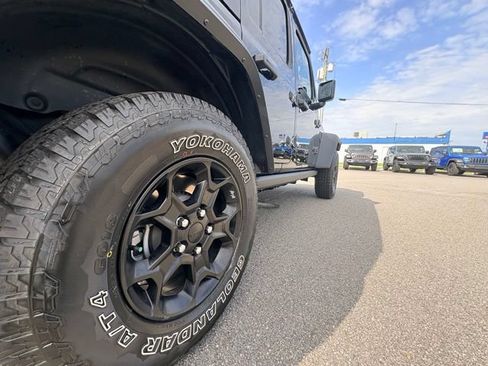Used 2023 Jeep Wrangler Unlimited w/ Dual Top Group AWD/4WD image 10