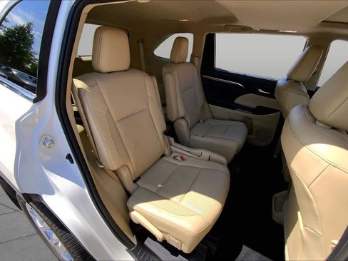 Used 2019 Toyota Highlander Limited FWD image 21