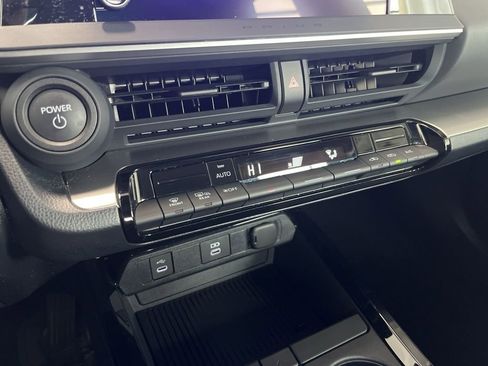 Used 2025 Toyota Prius LE image 14