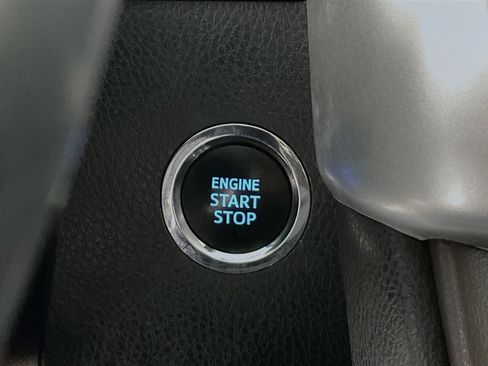 Used 2019 Toyota Highlander XLE FWD image 20