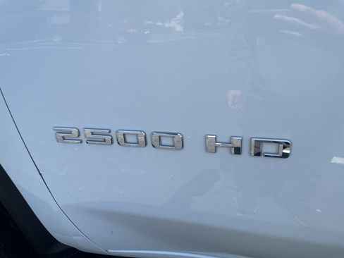 Used 2022 Chevrolet Silverado 2500 Custom w/ Custom Value Package AWD/4WD image 11