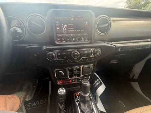 Used 2019 Jeep Wrangler Unlimited Rubicon AWD/4WD image 17