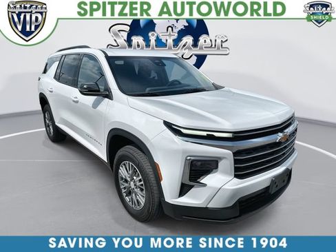 Used 2025 Chevrolet Traverse LT AWD/4WD image 1