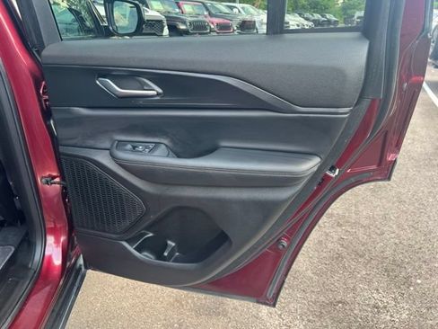 Used 2025 Jeep Grand Cherokee Altitude AWD/4WD image 26