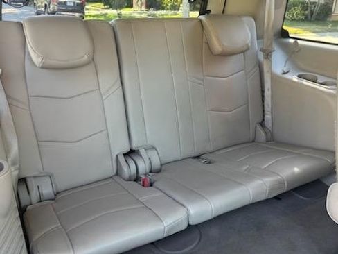 Used 2015 Cadillac Escalade Luxury image 14