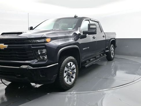 Used 2024 Chevrolet Silverado 2500 Custom w/ Custom Value Package AWD/4WD image 2
