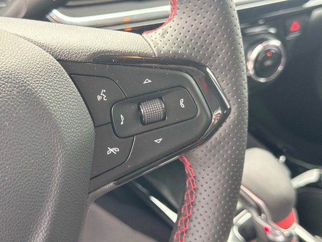 Used 2025 Chevrolet Trax RS w/ Sunroof Package FWD image 32
