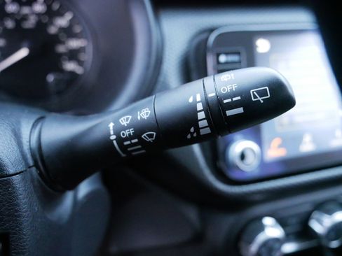 Certified 2024 Nissan Kicks SV image 32