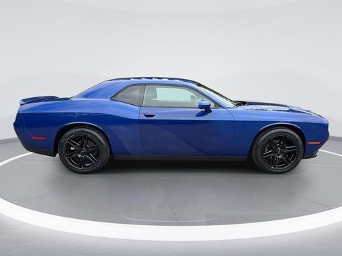 Used 2019 Dodge Challenger SXT w/ Driver Convenience Group RWD image 3