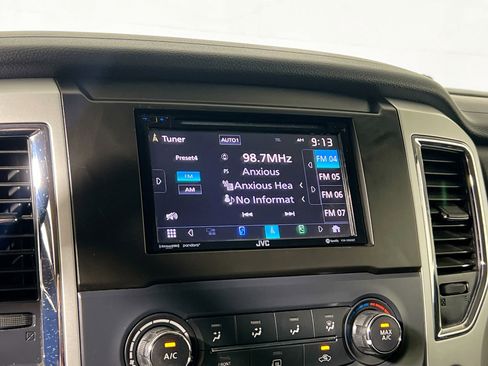 Used 2017 Nissan Titan SV RWD image 28