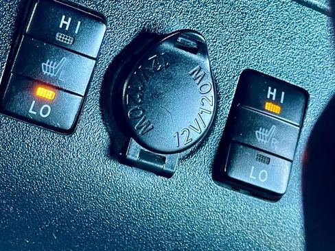 Used 2014 Toyota Prius Prime Advanced image 30