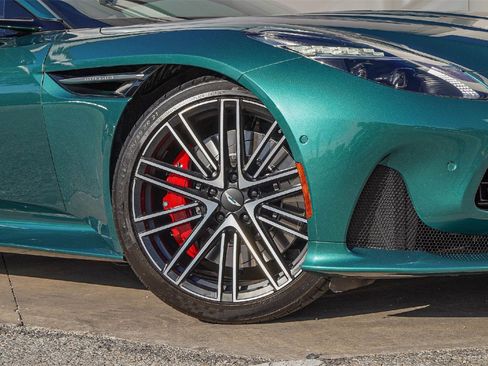 Used 2024 Aston Martin DB12 Coupe image 3