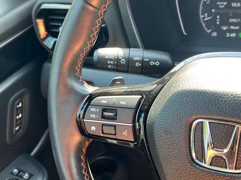 Used 2025 Honda Pilot TrailSport image 18