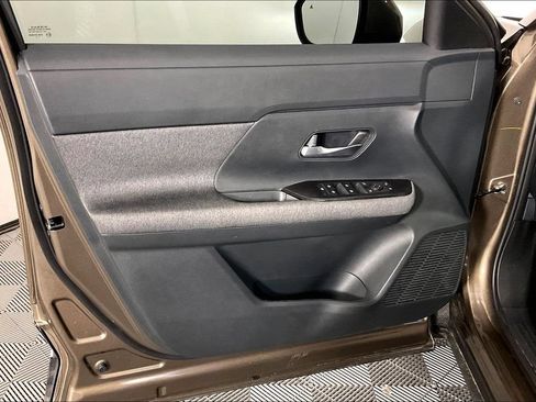 Used 2025 Nissan Kicks SV AWD/4WD image 21