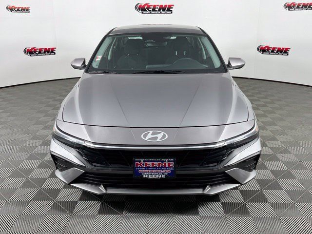Used 2024 Hyundai Elantra SEL FWD image 4