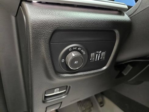Used 2023 Jeep Grand Cherokee Limited AWD/4WD image 17