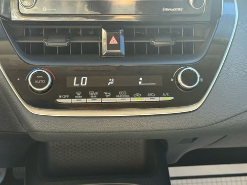 Used 2021 Toyota Corolla LE image 22