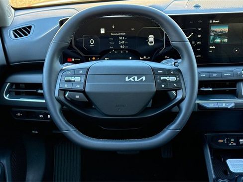 New 2025 Kia K4 EX image 16
