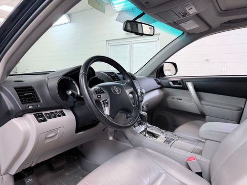 Used 2012 Toyota Highlander SE w/ Tow Pkg AWD/4WD image 14