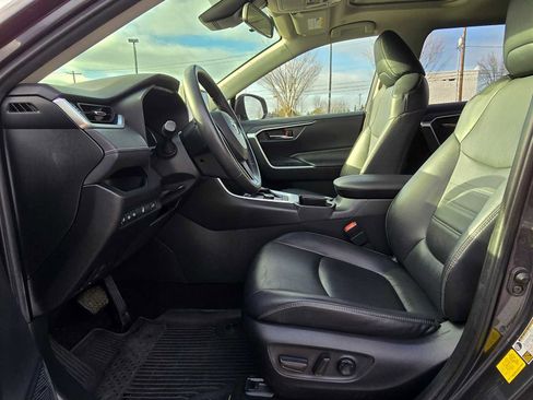 Used 2023 Toyota RAV4 XLE Premium image 23