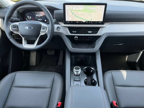 Used 2026 Ford Explorer Active w/ Active Comfort Package AWD/4WD image 3