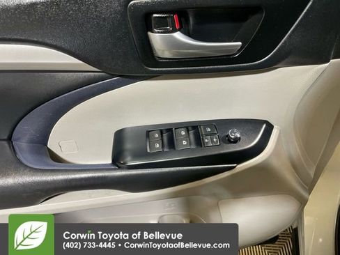 Used 2019 Toyota Highlander XLE image 26