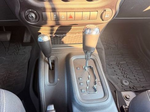 Used 2017 Jeep Wrangler Unlimited Rubicon w/ Connectivity Group AWD/4WD image 21