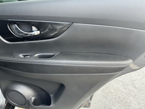Used 2019 Nissan Rogue SL AWD/4WD image 18