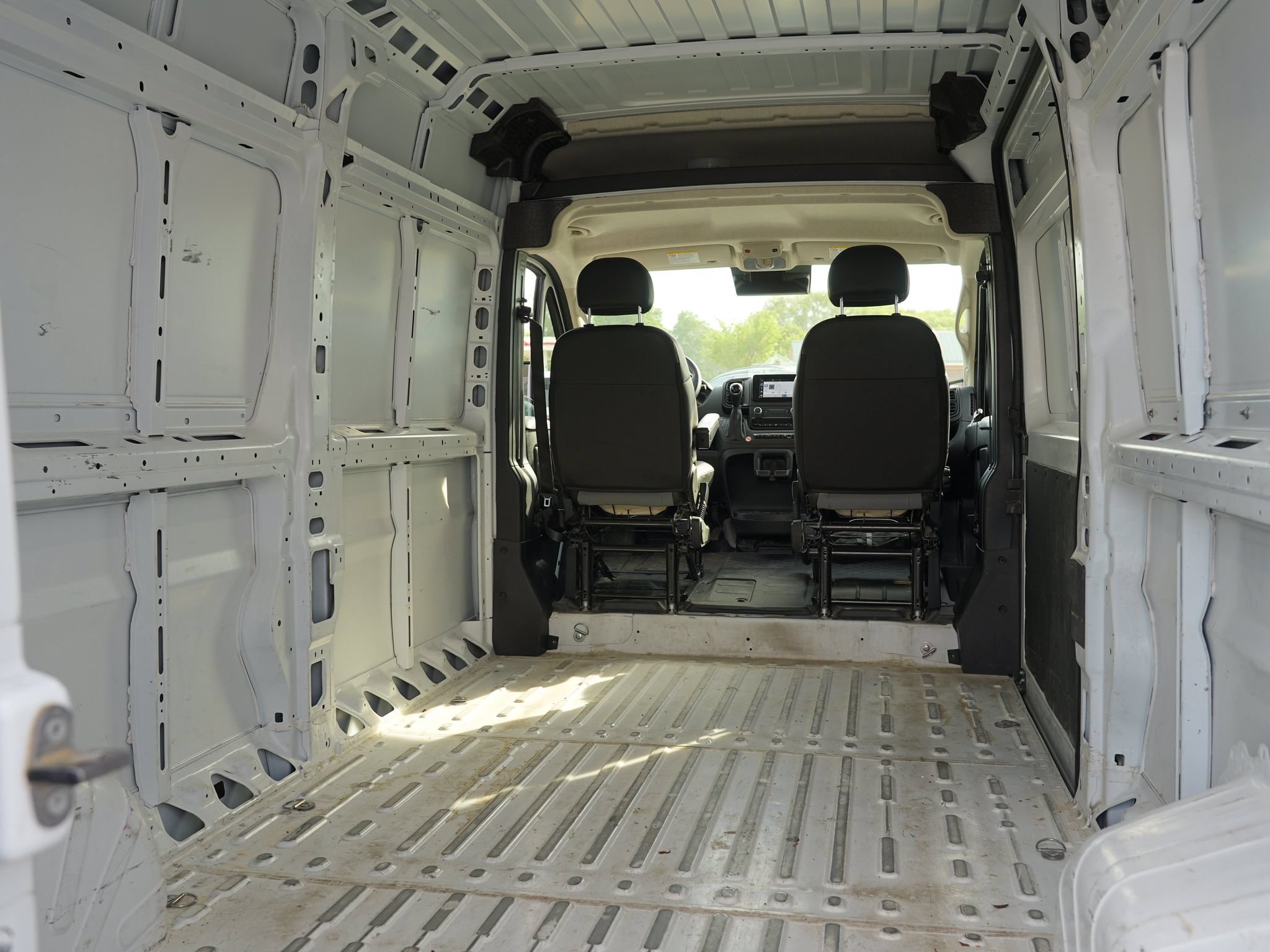 Used 2024 RAM ProMaster 2500 w/ Convenience Group FWD image 19