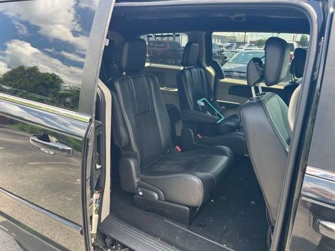 Used 2015 Dodge Grand Caravan SXT FWD image 14