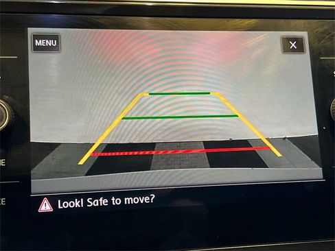 Certified 2020 Volkswagen Tiguan SE image 25