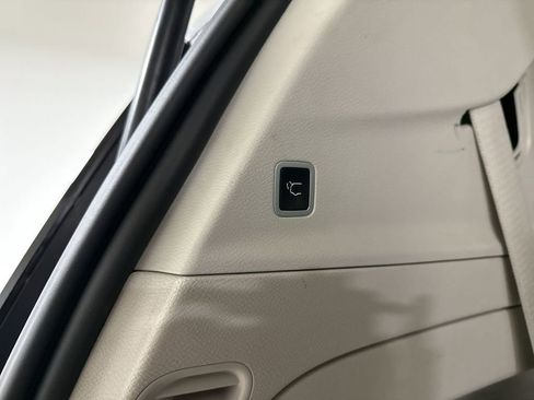 Used 2024 Chrysler Pacifica Touring-L FWD image 28