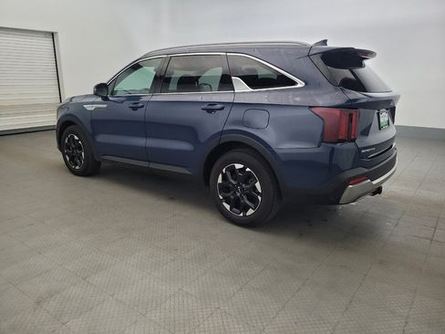 Used 2024 Kia Sorento S w/ Panoramic Sunroof Package FWD image 3