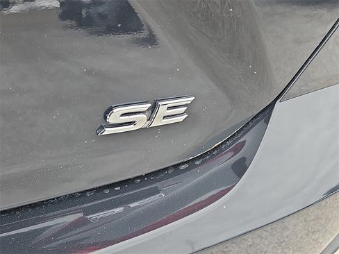 Used 2025 Toyota Camry SE w/ Convenience Package image 12