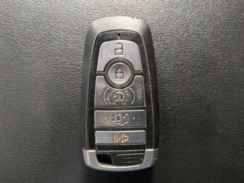 Used 2019 Ford Edge Titanium AWD/4WD image 32