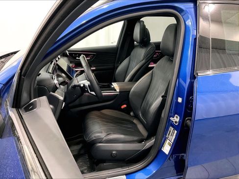 Used 2025 Mercedes-Benz GLC 300 4MATIC image 10