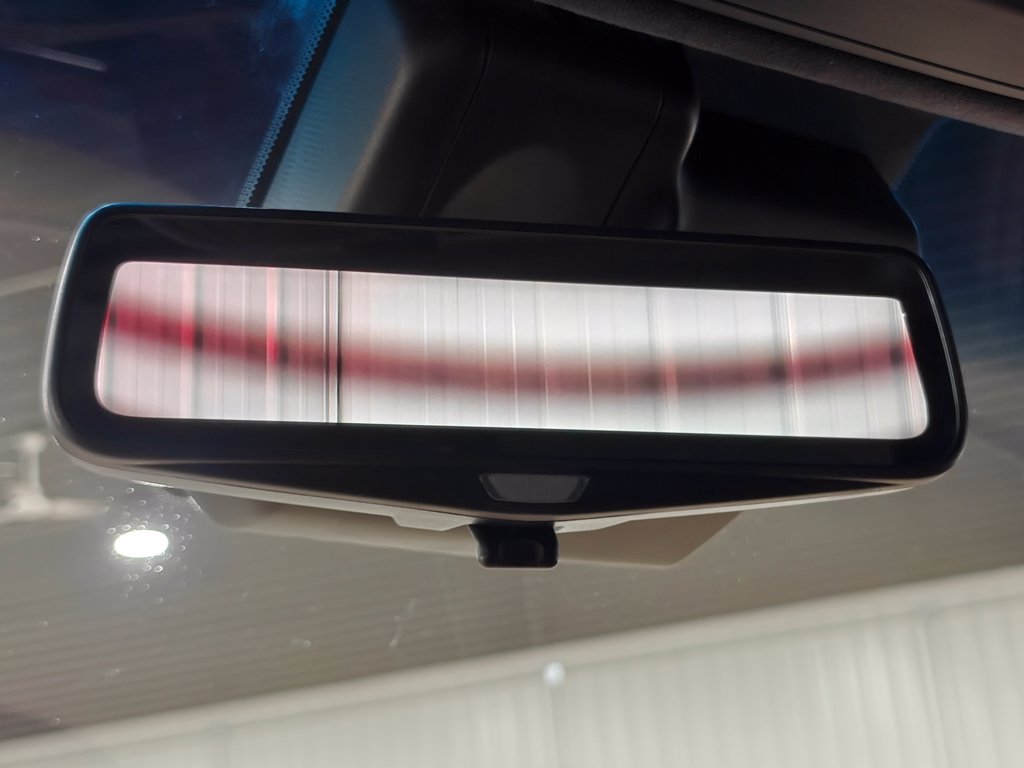 Used 2018 Cadillac Escalade Platinum AWD/4WD image 8