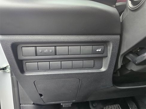 Used 2024 Mitsubishi Outlander SE image 17